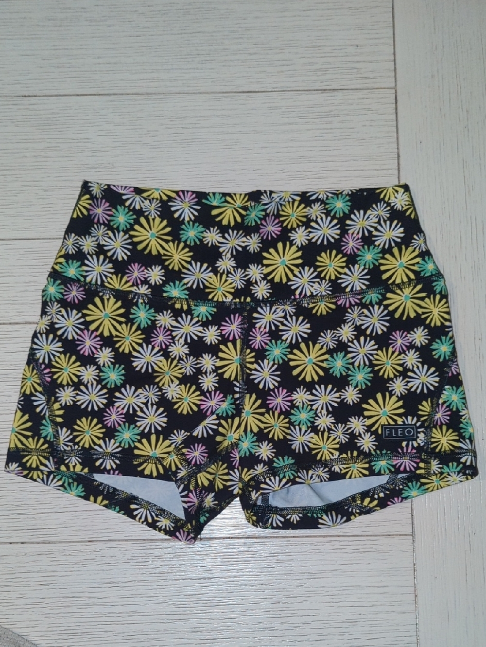 Fleo Black Floral Daisy 3.25 Apex Contour Shorts